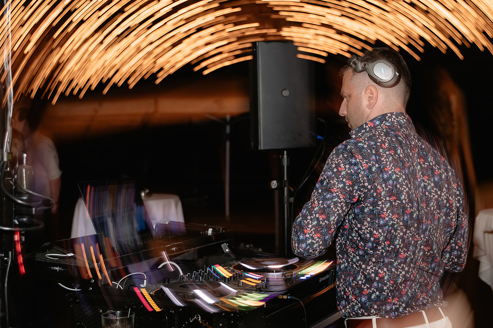 Warum die musikalische Begleitung entscheidend für die Stimmung auf euren Hochzeitsfotos ist.