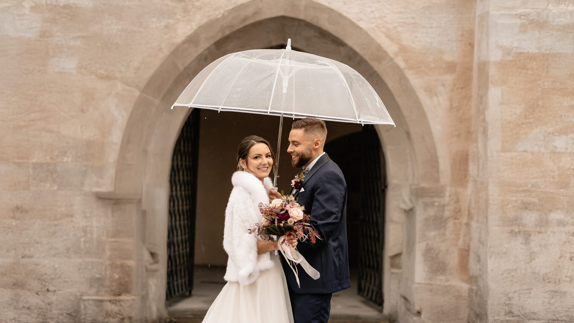 Magische Hochzeitsfotos bei Regen – so wird aus jedem Schauer ein Highlight