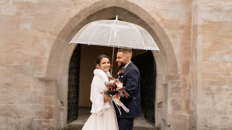 Magische Hochzeitsfotos bei Regen – so wird aus jedem Schauer ein Highlight